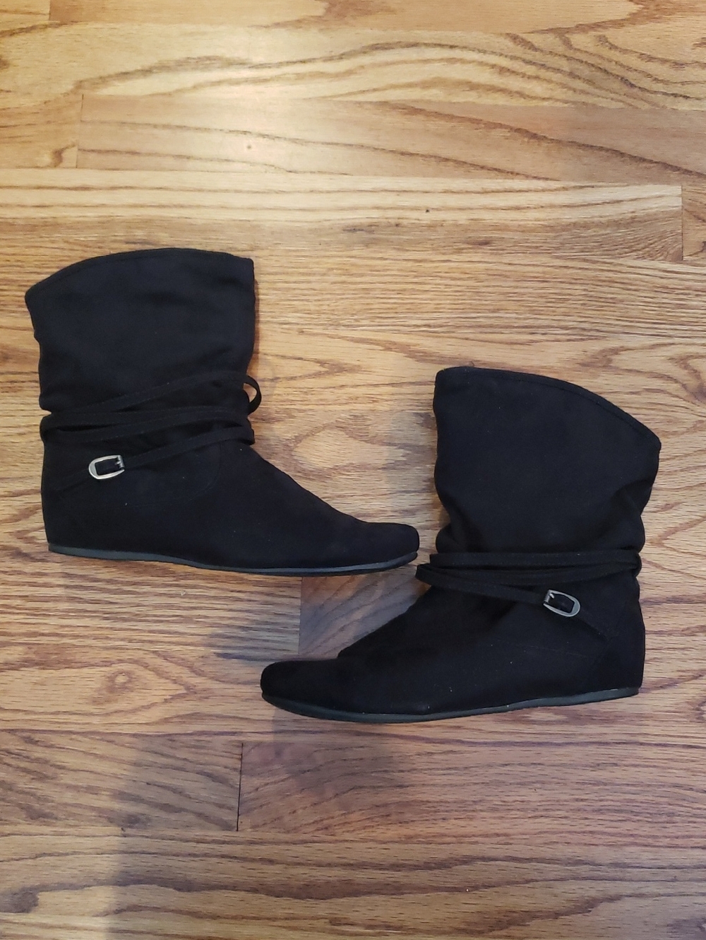 Michael Shannon Black Faux-suede Slouchy Ankle Boots with Wrap Strap Size: 7 - Picture 9 of 16